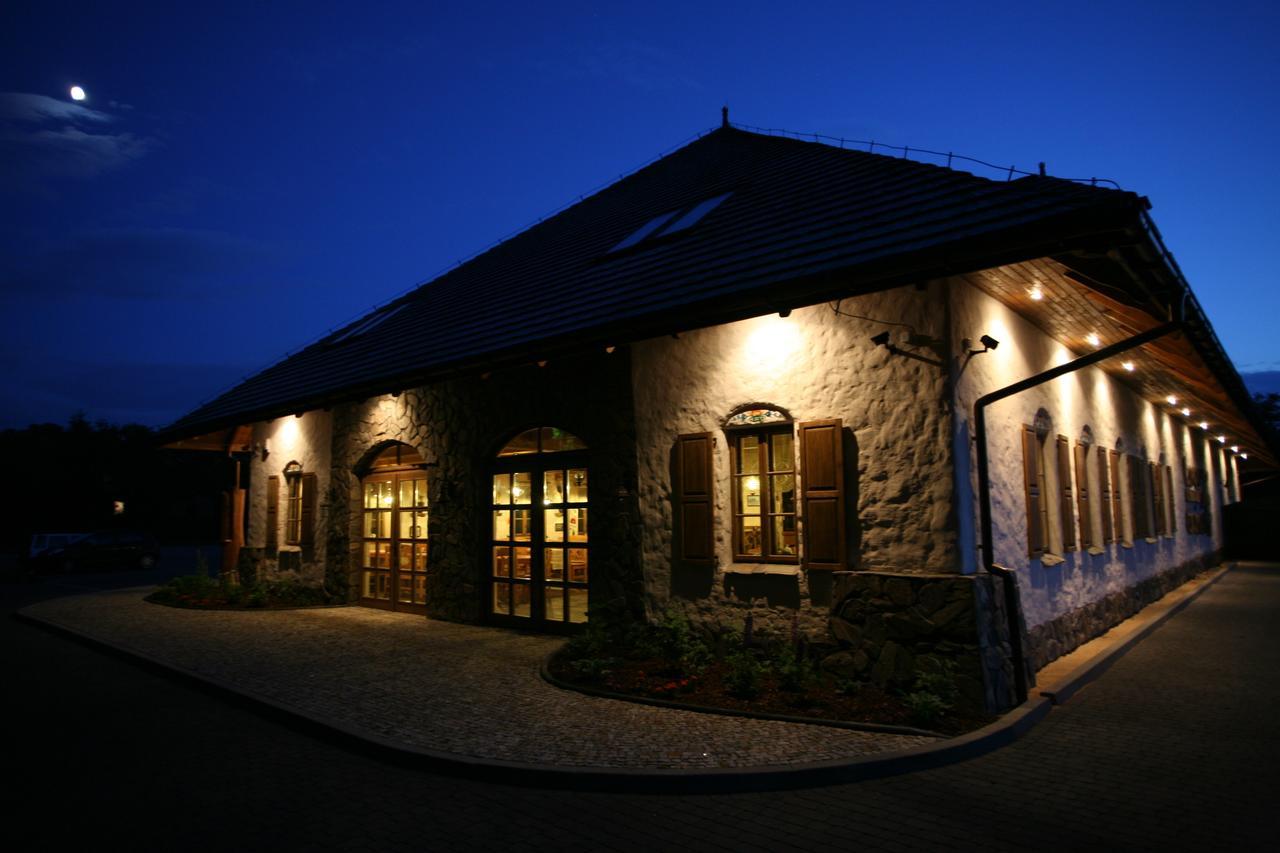 Lipowy Gosciniec Aparthotel Otwock Maly Exterior foto